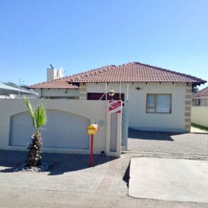 3 Bed House with Pool for Rent. Block 8, Gaborone.