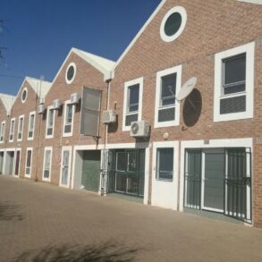 Commerce Park. 600 m2 Warehouse for Rent.