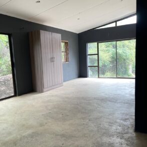 Odi. 3- Beds Thatched House For Rent