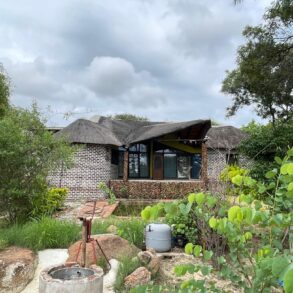 Odi. 3- Beds Thatched House For Rent