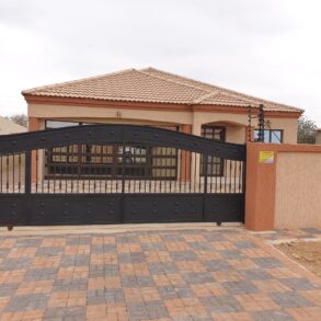 Gaborone. Tsholofelo East. 4 Beds for Sale.