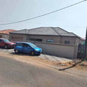 Gaborone. Tsholofelo East. -4 Beds House for Sale.